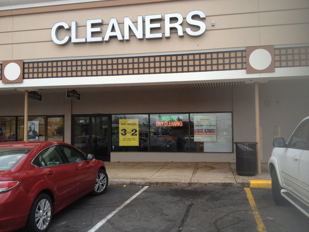 Town Center Cleaners | 21800 Towncenter Plz, Sterling, VA 20164, USA | Phone: (703) 430-6696