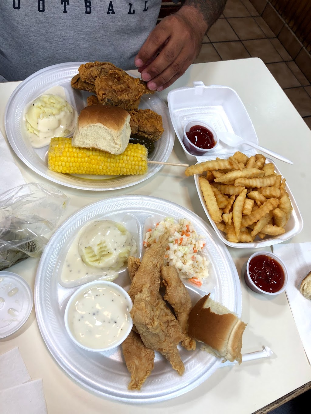 Lisas Chicken | 303 W Cooper St, Cedar Hill, TX 75104, USA | Phone: (972) 291-4000