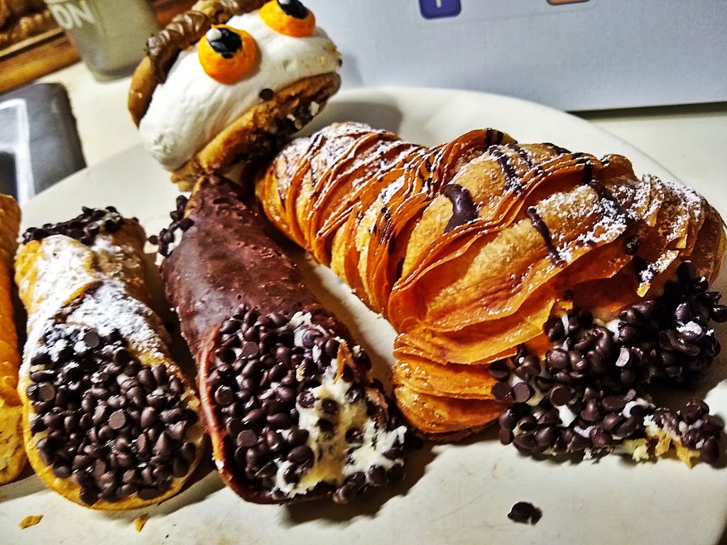 Tony Cannoli Sweets & Eats | 16125 West Rd, Woodhaven, MI 48183, USA | Phone: (734) 672-6018