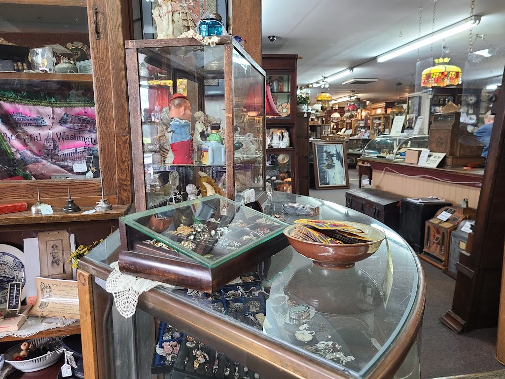 hitching post antiques mall | 1322 E Monroe Rd, Tecumseh, MI 49286, USA | Phone: (517) 423-8277