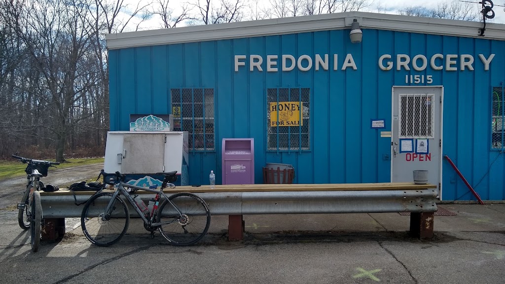 Fredonia Grocery | 11515 E Pleasant Lake Rd, Manchester, MI 48158, USA | Phone: (734) 428-8960