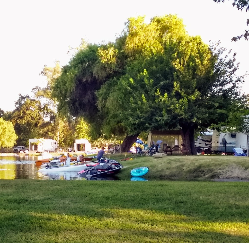 Lindys Landing RV Resort And Campground | 41920 Rd 38, Reedley, CA 93654, USA | Phone: (559) 897-2885