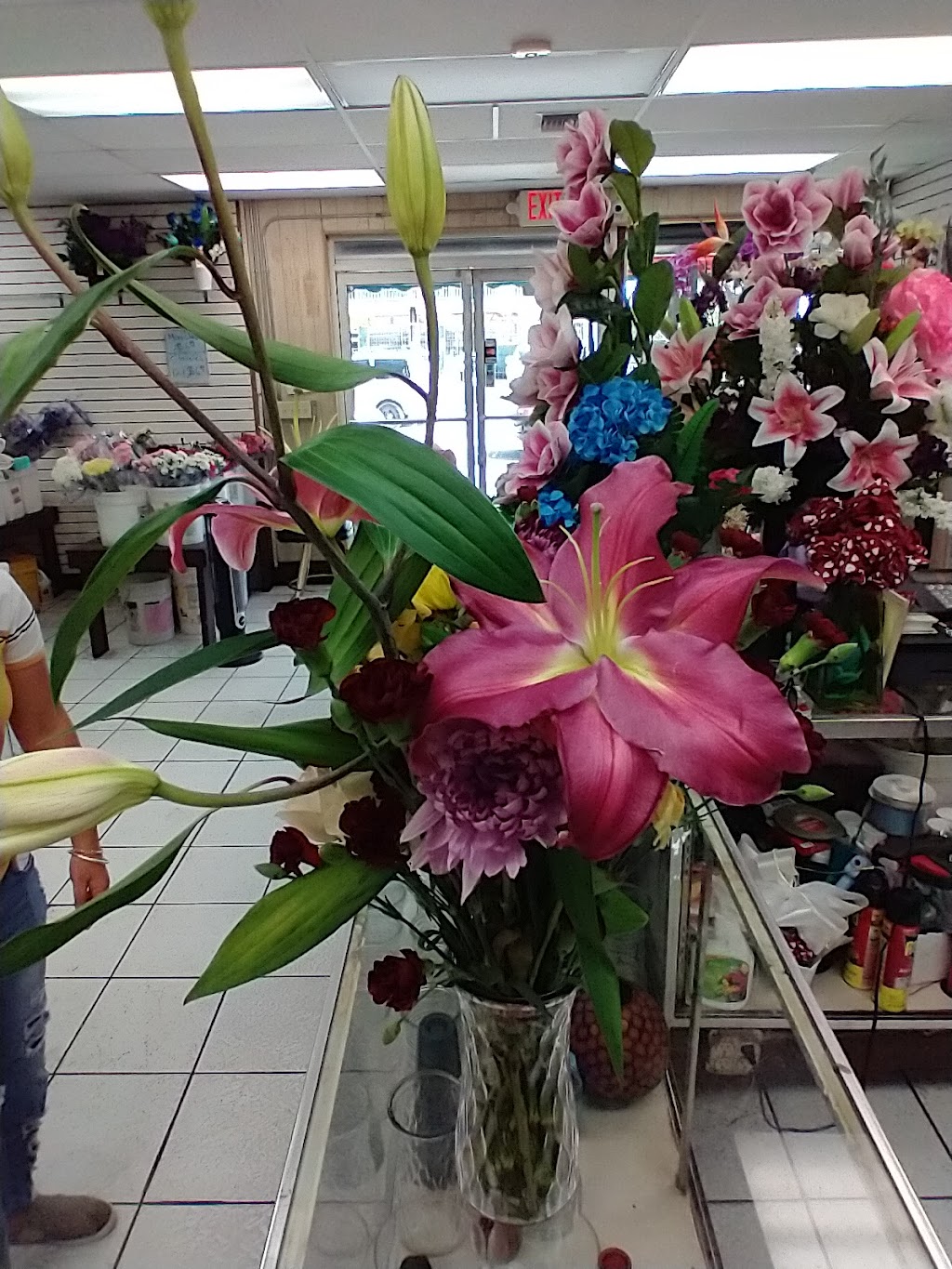 The Flowers Palace Of Miami | 2299 NW 28th St #33142, Miami, FL 33142 | Phone: (305) 631-2201