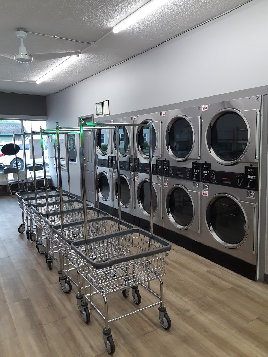 Family Wash & Dry Laundromat | 1405 173rd St, Hammond, IN 46324 | Phone: (773) 691-1495