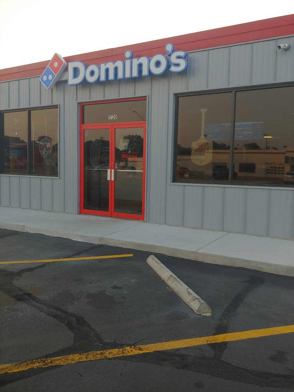 Dominos Pizza | 1720 Main St, Winfield, KS 67156, USA | Phone: (620) 301-1500