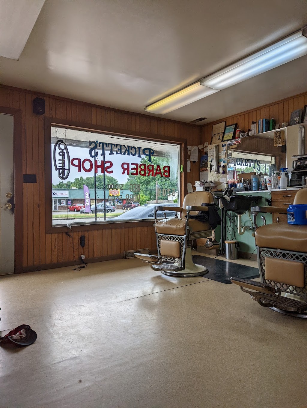 Picketts Barber Shop | 5209 Greenwood Rd, Louisville, KY 40258, USA | Phone: (502) 822-9341