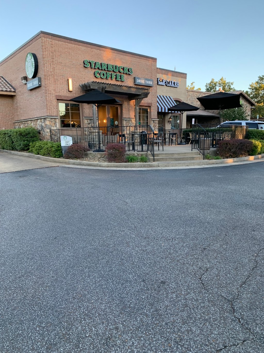 Starbucks | 6165 Poplar Ave, Memphis, TN 38119, USA | Phone: (901) 818-9136