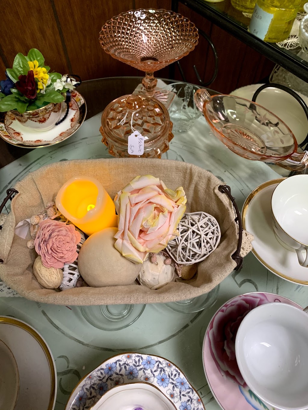 Minervas Treasures | 112 N Main St, Fairmount, IN 46928, USA | Phone: (765) 380-0270