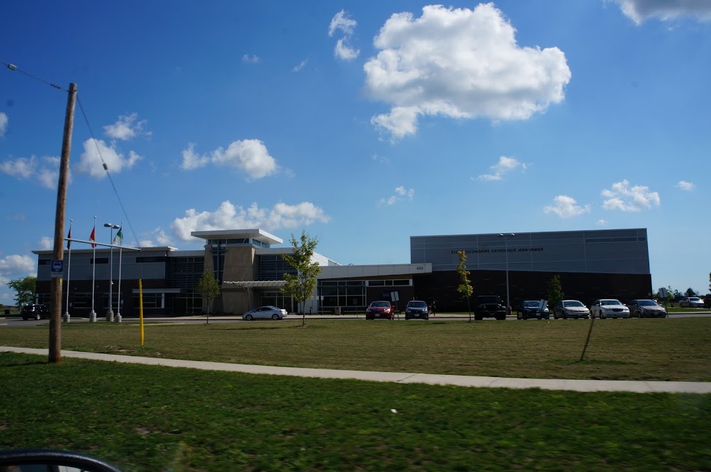 École Secondaire Catholique Saint-Jean-de-Brebeuf | 620 River Rd, Welland, ON L3B 5N4, Canada | Phone: (905) 714-7882