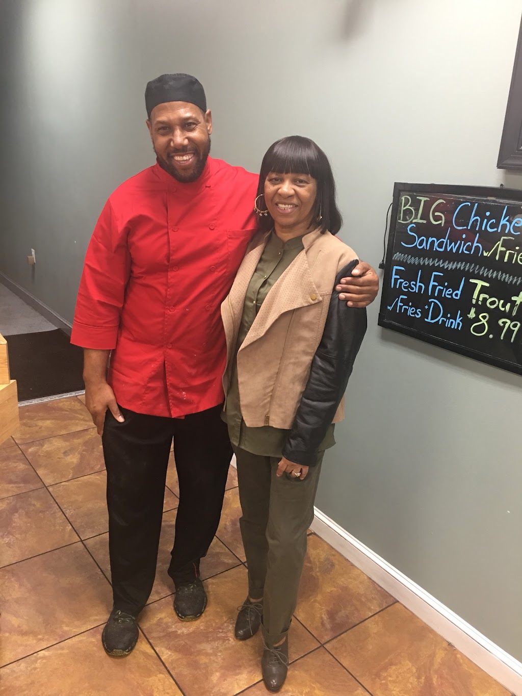 Around the Clock Chicken and Fish | 9140 Edgeworth Dr, Capitol Heights, MD 20743, USA | Phone: (240) 532-7776