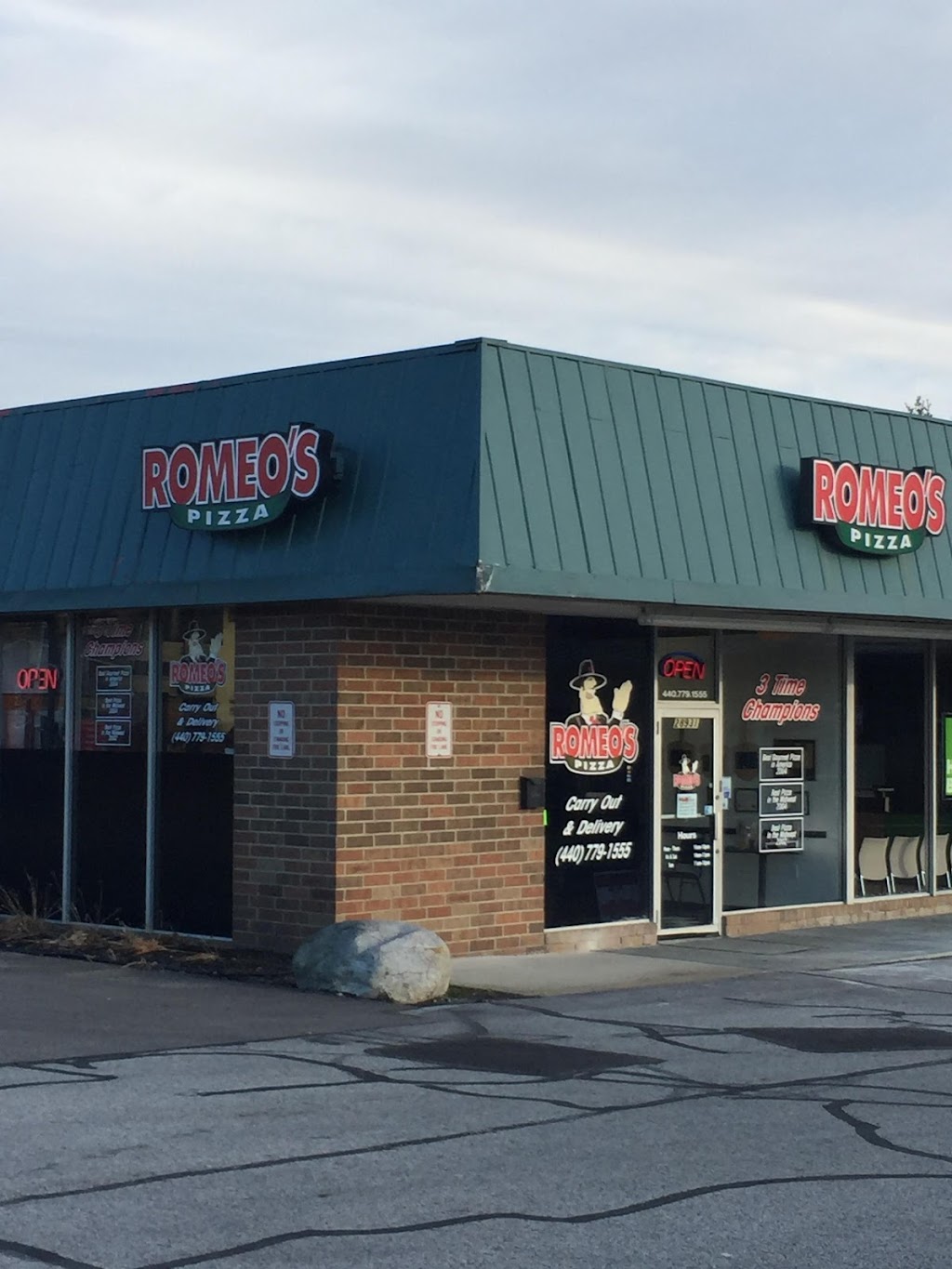 Romeos Pizza | 28931 Lorain Rd, North Olmsted, OH 44070, USA | Phone: (440) 779-1555