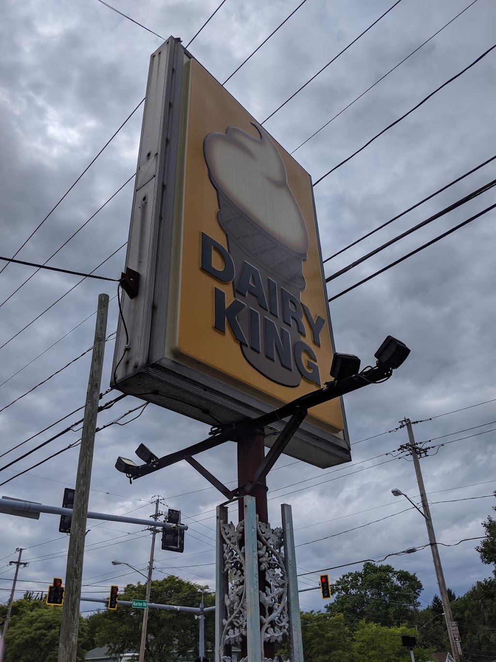 Dairy King of North Olmsted | 30487 Lorain Rd, North Olmsted, OH 44070, USA | Phone: (440) 596-2207
