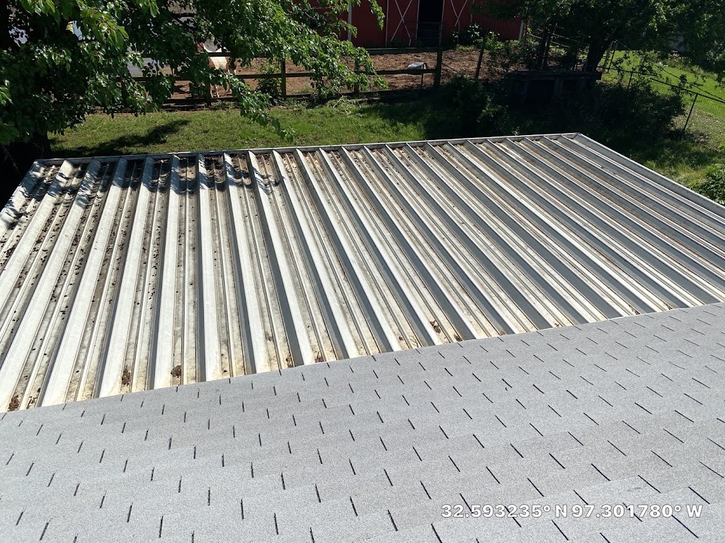 Honey Bees Roofing & Solar | 525 E Bethesda Rd, Burleson, TX 76028, USA | Phone: (817) 668-6131
