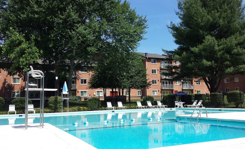 Fairfax Circle Villa Apartments | 9555 Blake Ln, Fairfax, VA 22031, USA | Phone: (703) 591-8574