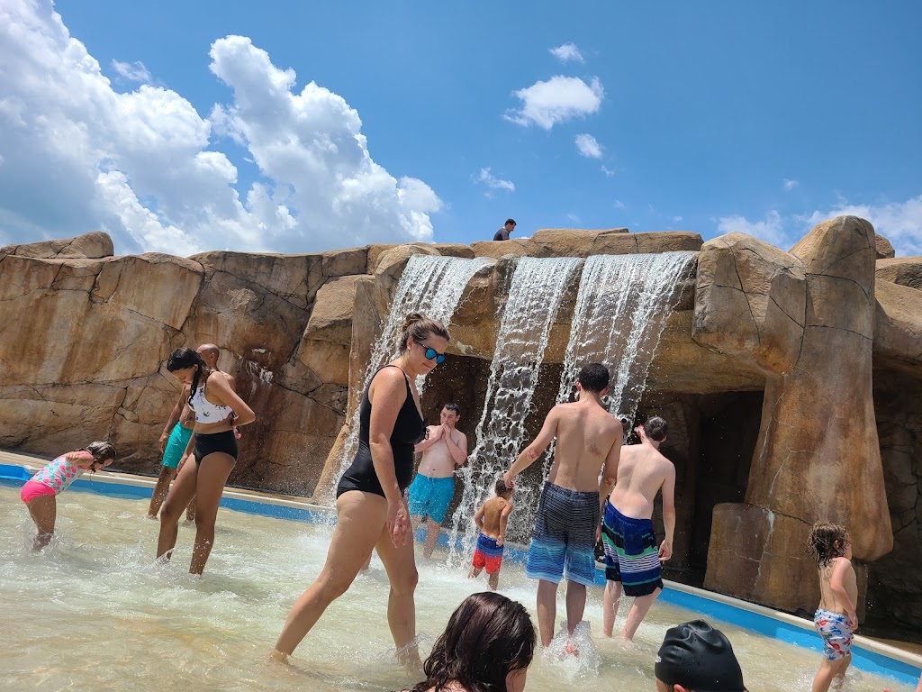 Adventure Reef Water Park | 2900 Glengarry Dr, Kettering, OH 45420, USA | Phone: (937) 296-2587