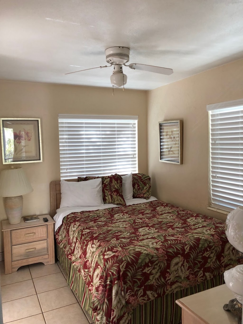 Sunglow Seaside | 15468 Gulf Blvd, Madeira Beach, FL 33708, USA | Phone: (727) 804-3834