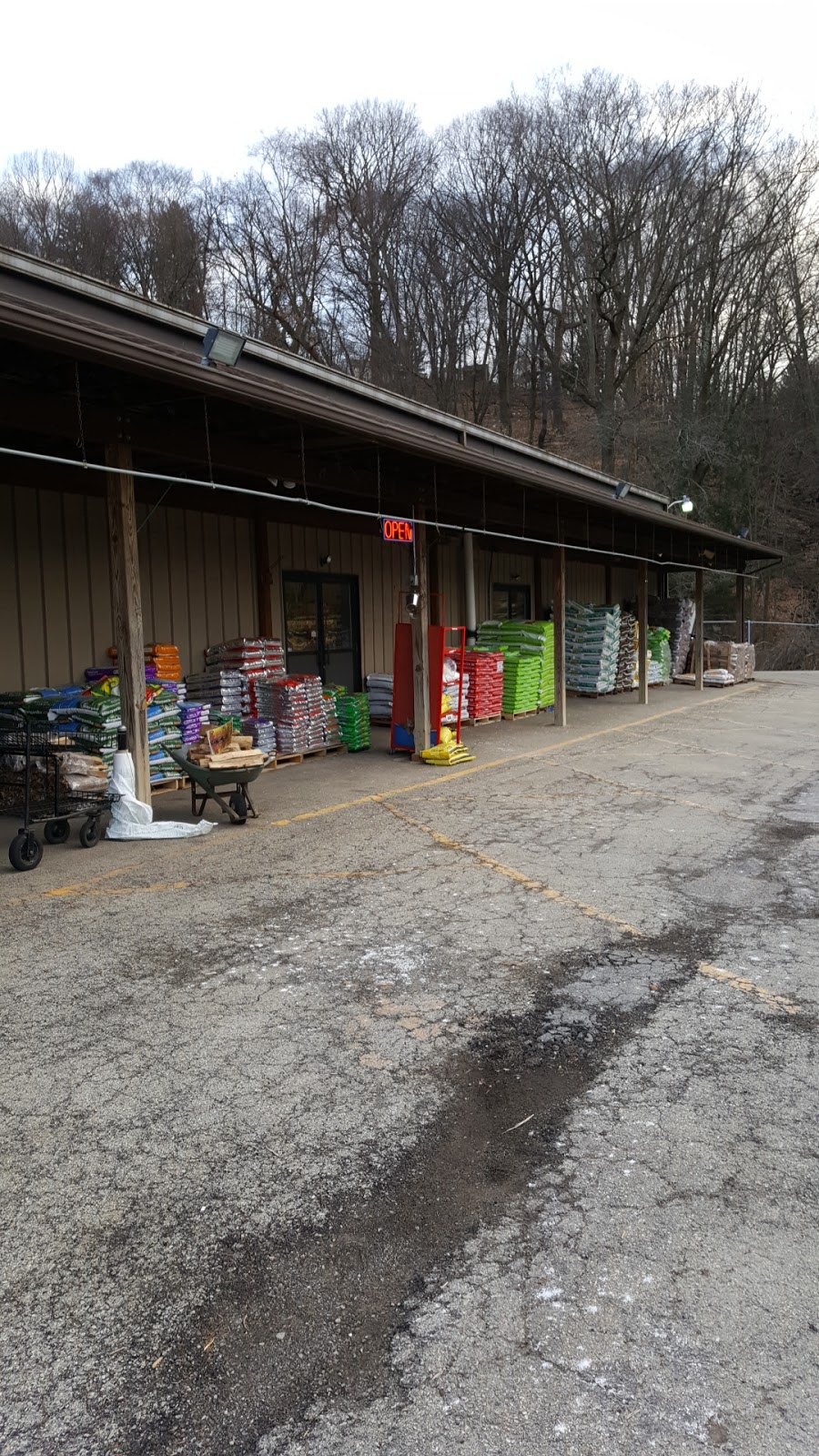 Glenshaw Feed & Garden Center | 1645 Butler Plank Rd, Glenshaw, PA 15116, USA | Phone: (412) 487-5559