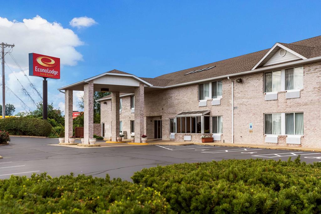 Econo Lodge Inn & Suites | 305 Salem Pl, Fairview Heights, IL 62208, USA | Phone: (618) 624-3636