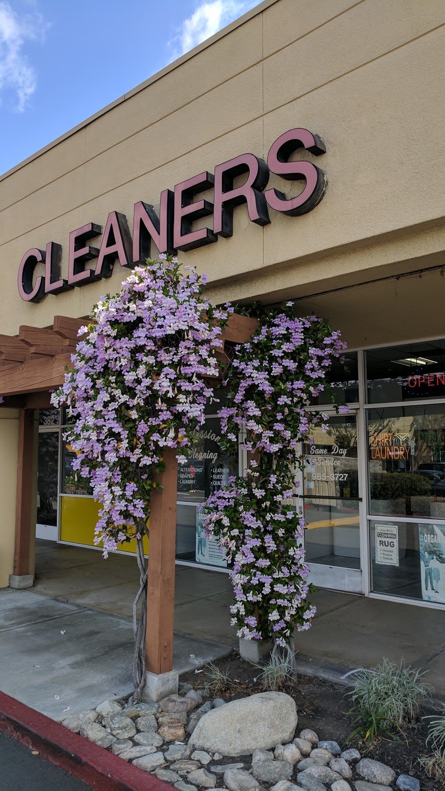 Mountain Square Cleaners | 384 S Mountain Ave, Upland, CA 91786, USA | Phone: (909) 985-3727