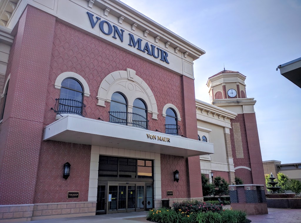 Von Maur | Corbin Park, 6701 W 135th St, Overland Park, KS 66223, USA | Phone: (913) 681-1031