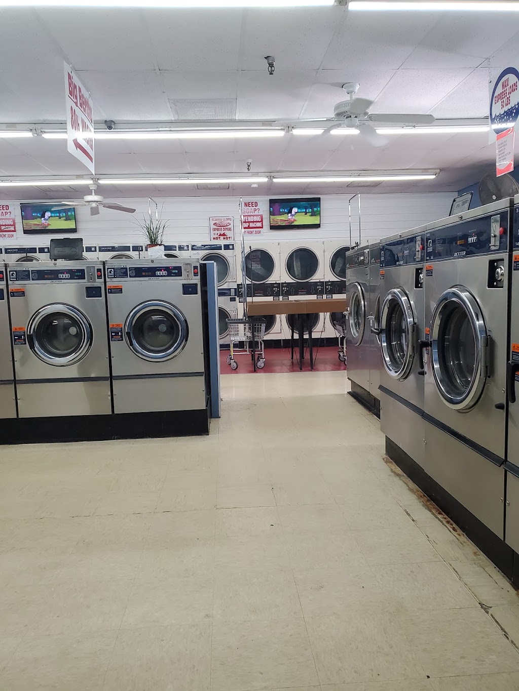 Coin Laundry | 14616 Livingston Ave, Lutz, FL 33559, USA | Phone: (813) 971-1415