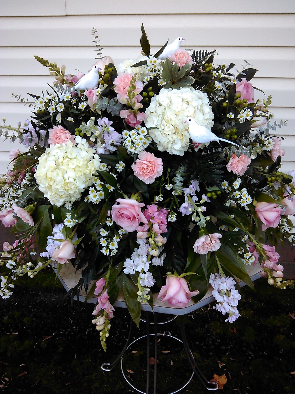 Raes North Point Florist Inc. | 101 W 5th St, Lexington, NC 27292, USA | Phone: (336) 759-0800