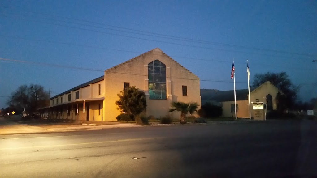 First Baptist Church of Devine | 308 W Hondo Ave, Devine, TX 78016, USA | Phone: (830) 663-4408