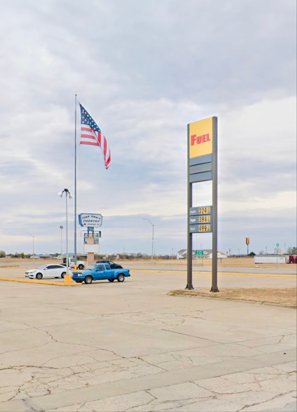 Shell | 102 Dewey Bartlett Rd, Henryetta, OK 74437, USA | Phone: (918) 652-3210