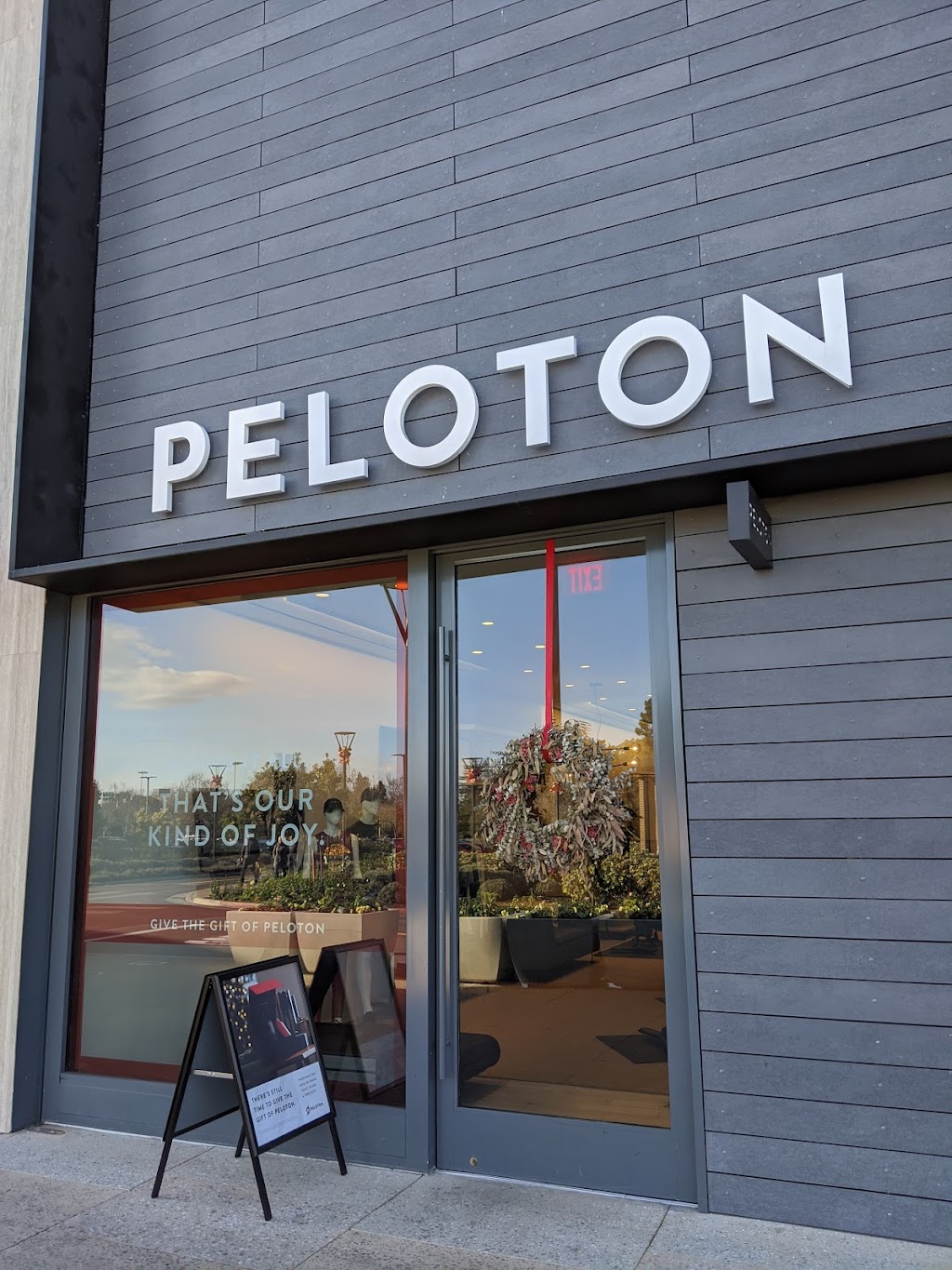 Peloton - Palo Alto | Stanford Shopping Center, 180 El Camino Real Space 16A, Palo Alto, CA 94304, USA | Phone: (650) 405-3525