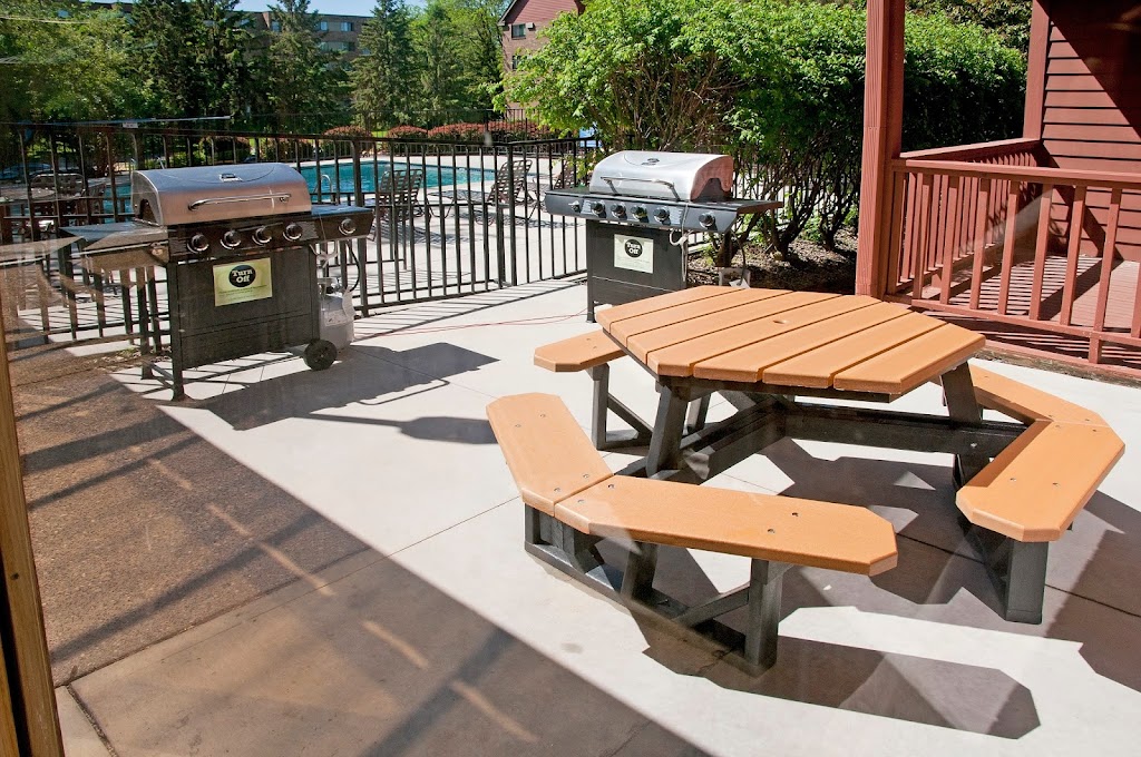 Woodstone Apartments | 2335 Stewart Ave, St Paul, MN 55116, USA | Phone: (651) 690-2461