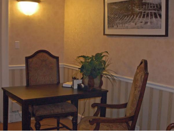 The Memorial Chapel Funeral Home & Cremation Services | 1521 Washington St, Waukegan, IL 60085, USA | Phone: (847) 623-3730