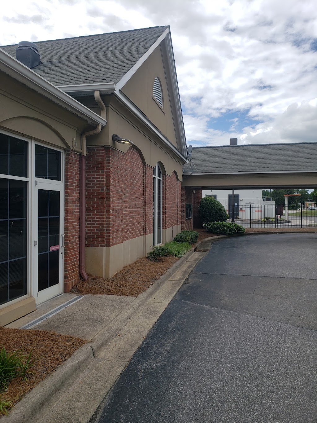 Truist | 6000 University Pkwy, Winston-Salem, NC 27105, USA | Phone: (336) 377-9141