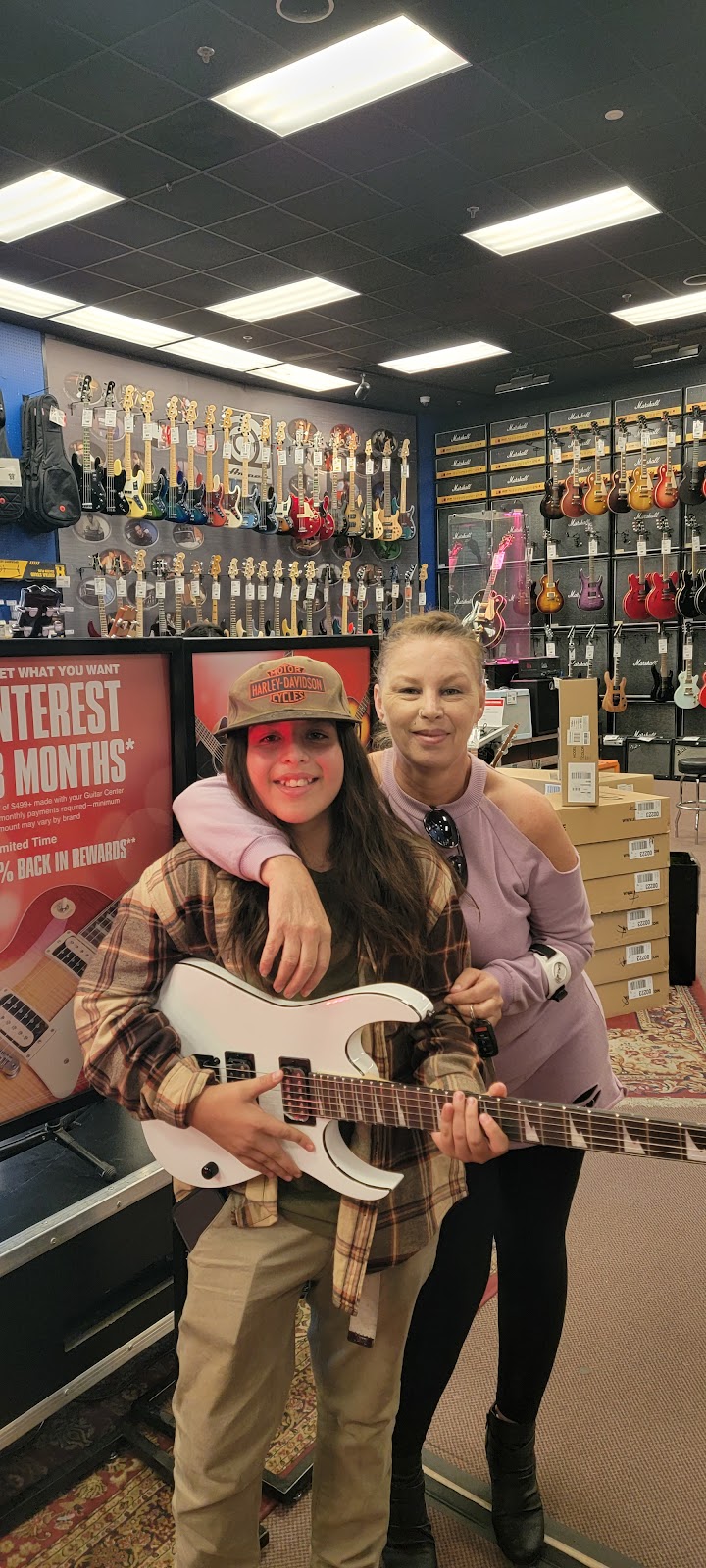 Guitar Center | 4254 S Mooney Blvd, Visalia, CA 93277, USA | Phone: (559) 713-0352