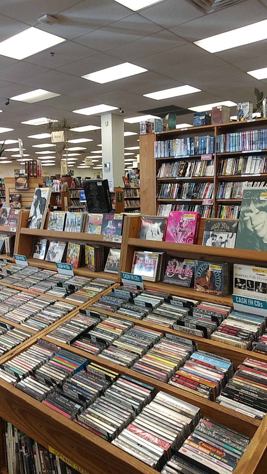 Half Price Books | 711 N Hwy 67, Cedar Hill, TX 75104, USA | Phone: (972) 299-9004