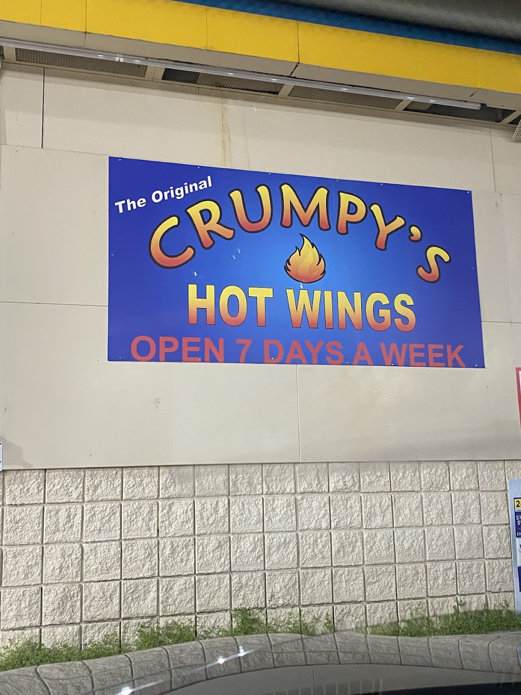 Crumpys Hot Wings on Third & Shelby | 4670 S 3rd St, Memphis, TN 38109, USA | Phone: (901) 630-6211