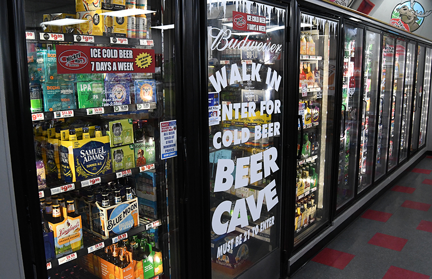 Mickey Mart | 704 N Main St, Wellington, OH 44090, USA | Phone: (440) 647-9400