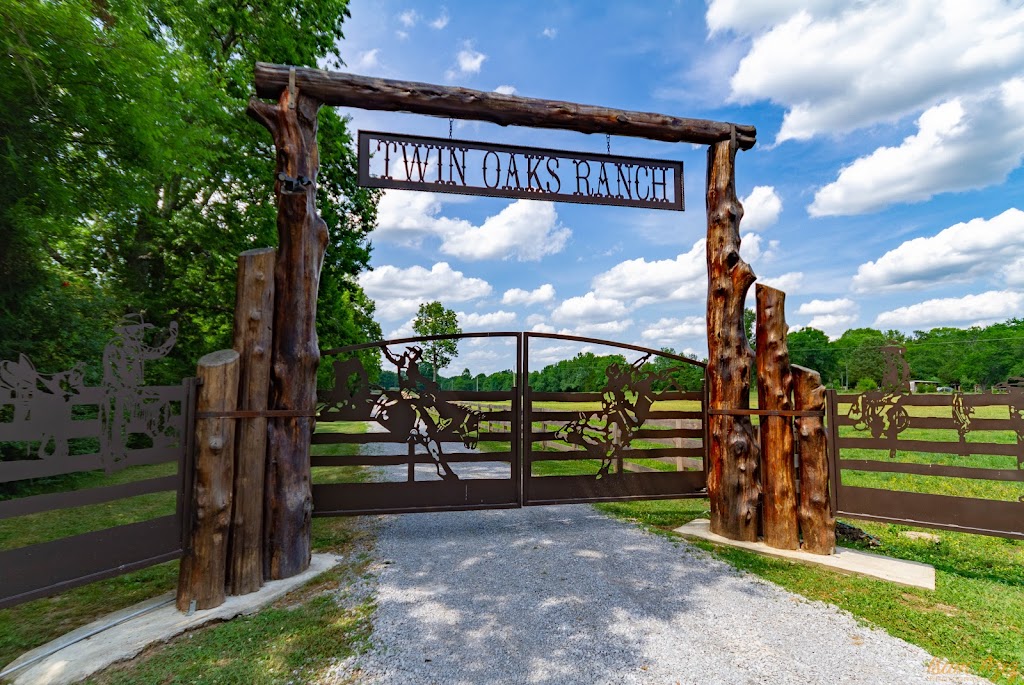 Twin Oaks Guest Ranch | 11991 Stewarts Ferry Pike, Lebanon, TN 37090, USA | Phone: (800) 470-4911