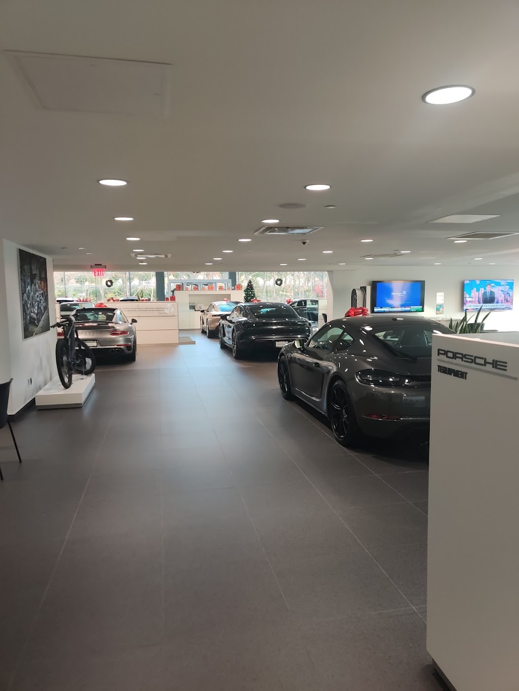 Porsche Gold Coast | 125 S Service Rd, Jericho, NY 11753, USA | Phone: (516) 758-0800