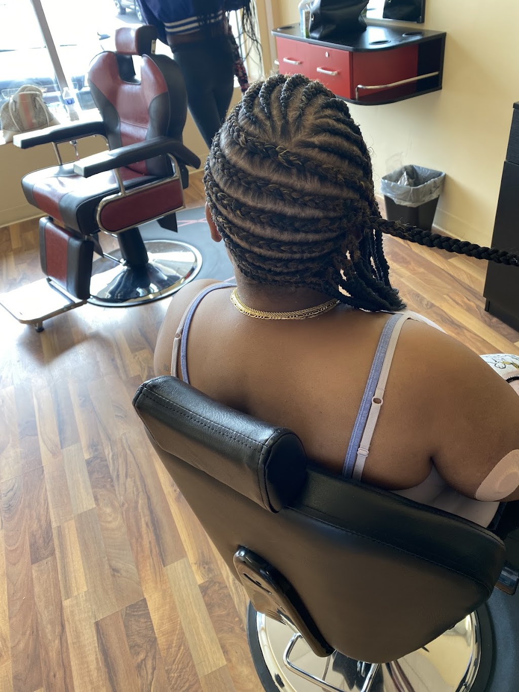 Queen’s Priority Salon | 1381 Maryland Ave E, St Paul, MN 55106, USA | Phone: (612) 404-8275