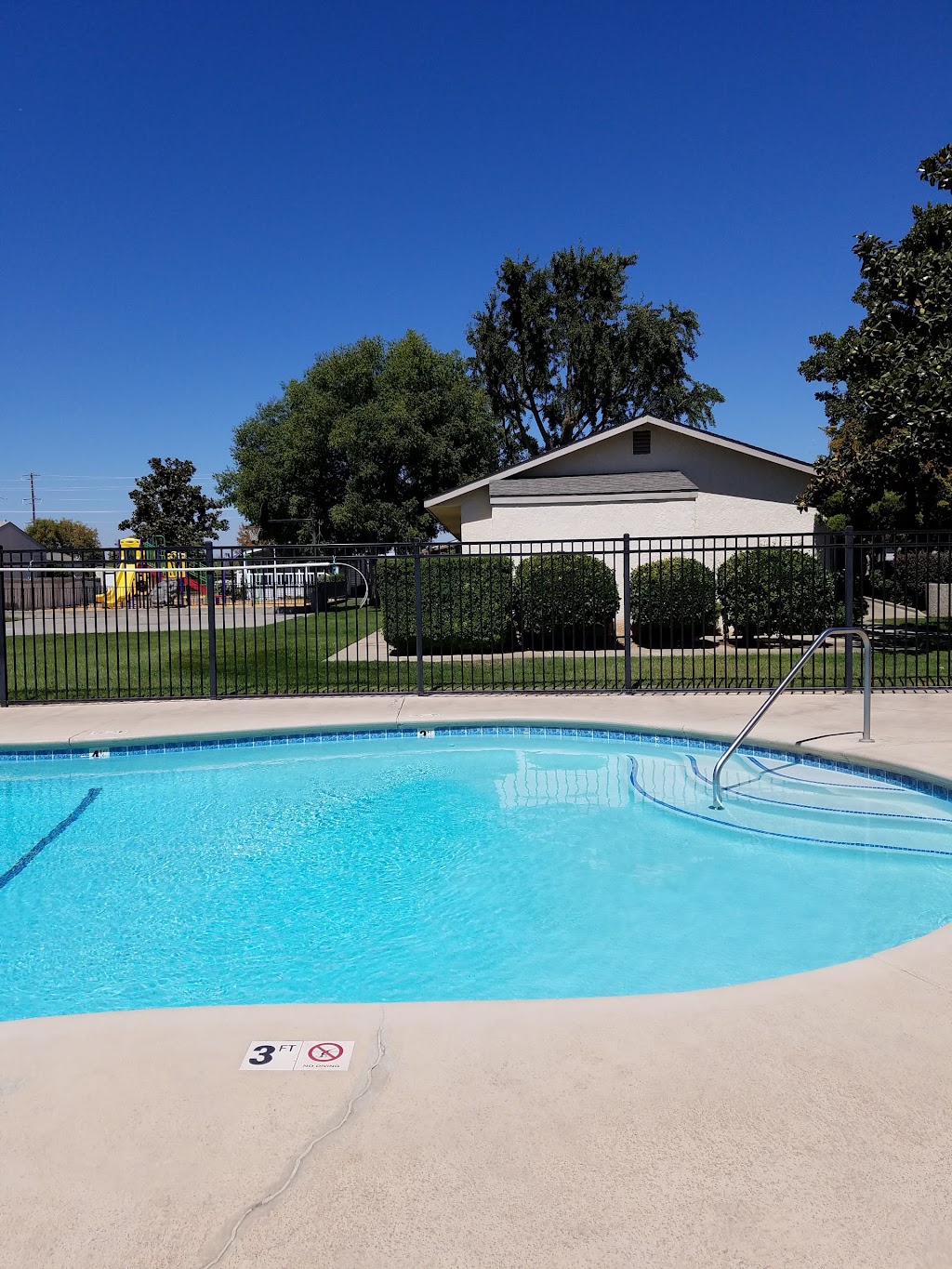 Dry Creek Mobile Estates | 1533 Playground Way, Modesto, CA 95355, USA | Phone: (209) 523-9781