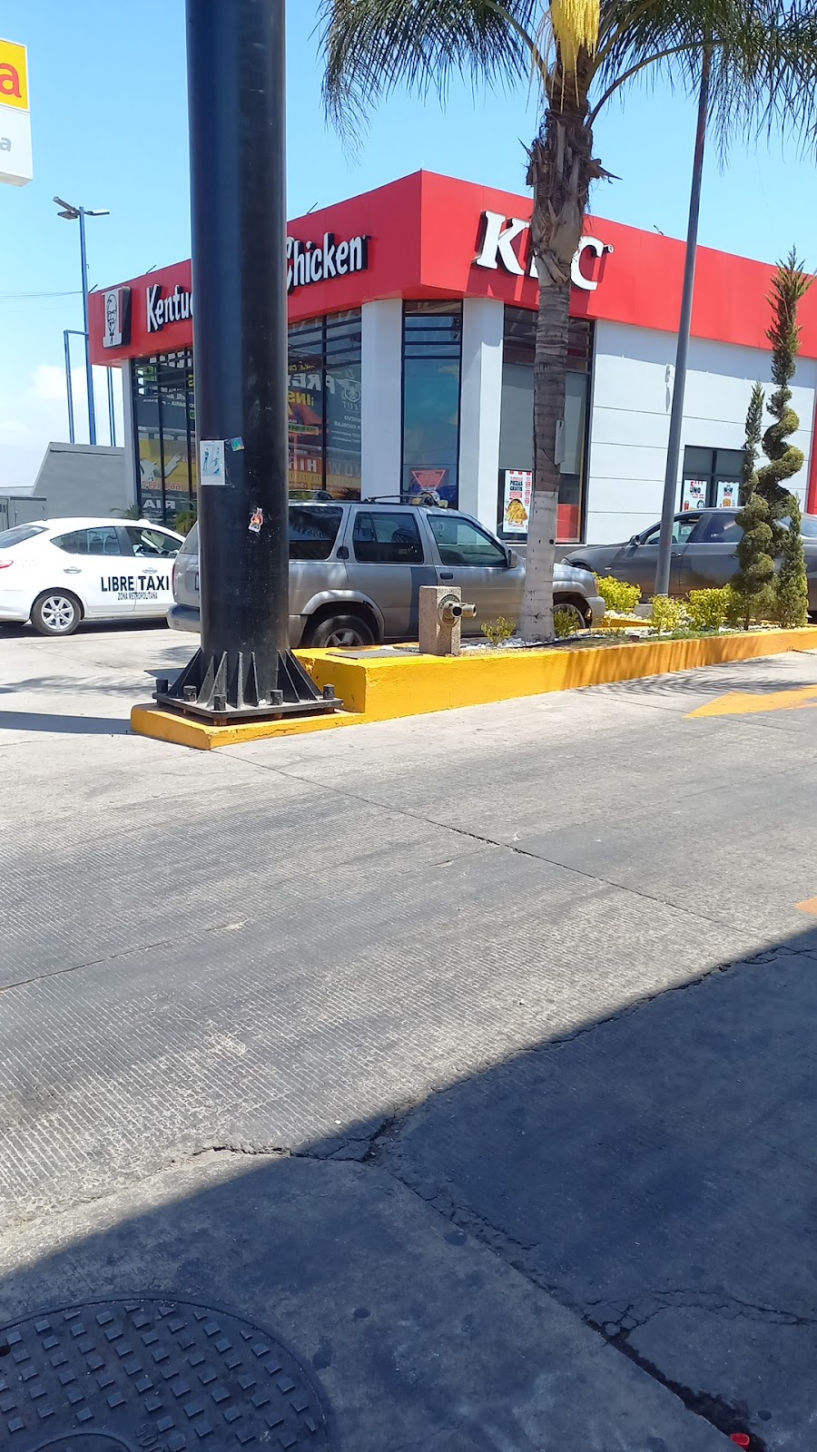 KFC | Blvr. Lázaro Cárdenas No. 5250, Col, Gas y Anexas, 22115 Tijuana, B.C., Mexico | Phone: 55 1515 4747