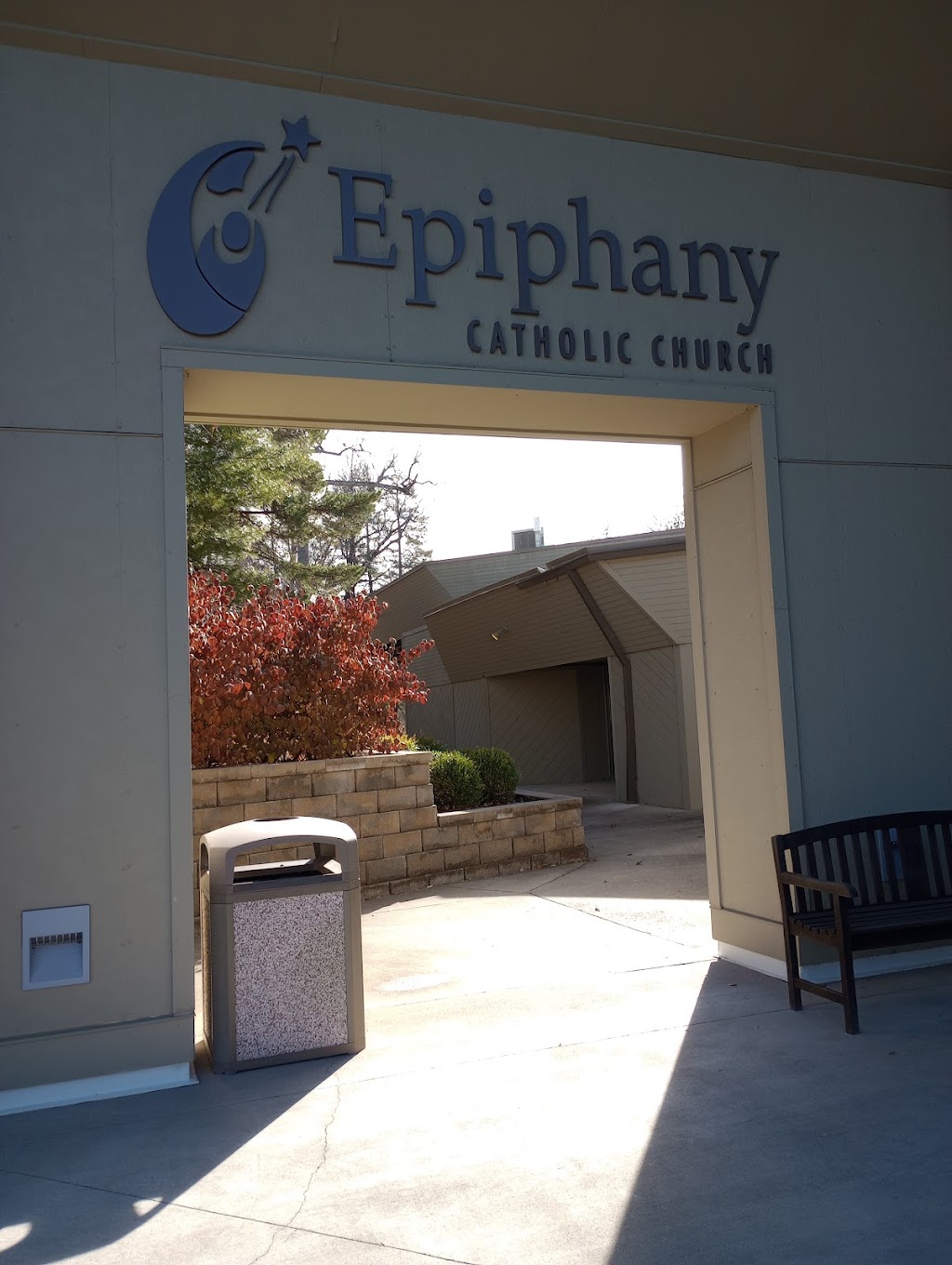 Epiphany Catholic Church | 914 Old Harrods Creek Rd, Louisville, KY 40223, USA | Phone: (502) 245-9733