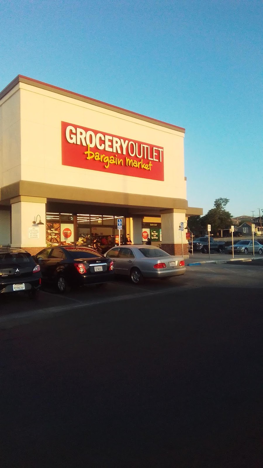 Grocery Outlet | 877 Supply Row, Taft, CA 93268, USA | Phone: (661) 422-5055