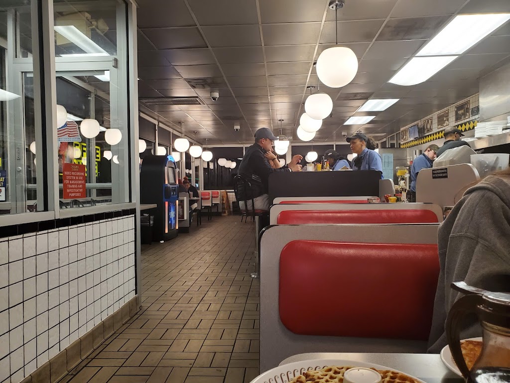 Waffle House | 1831 S Country Club Dr, Mesa, AZ 85210, USA | Phone: (480) 833-0005