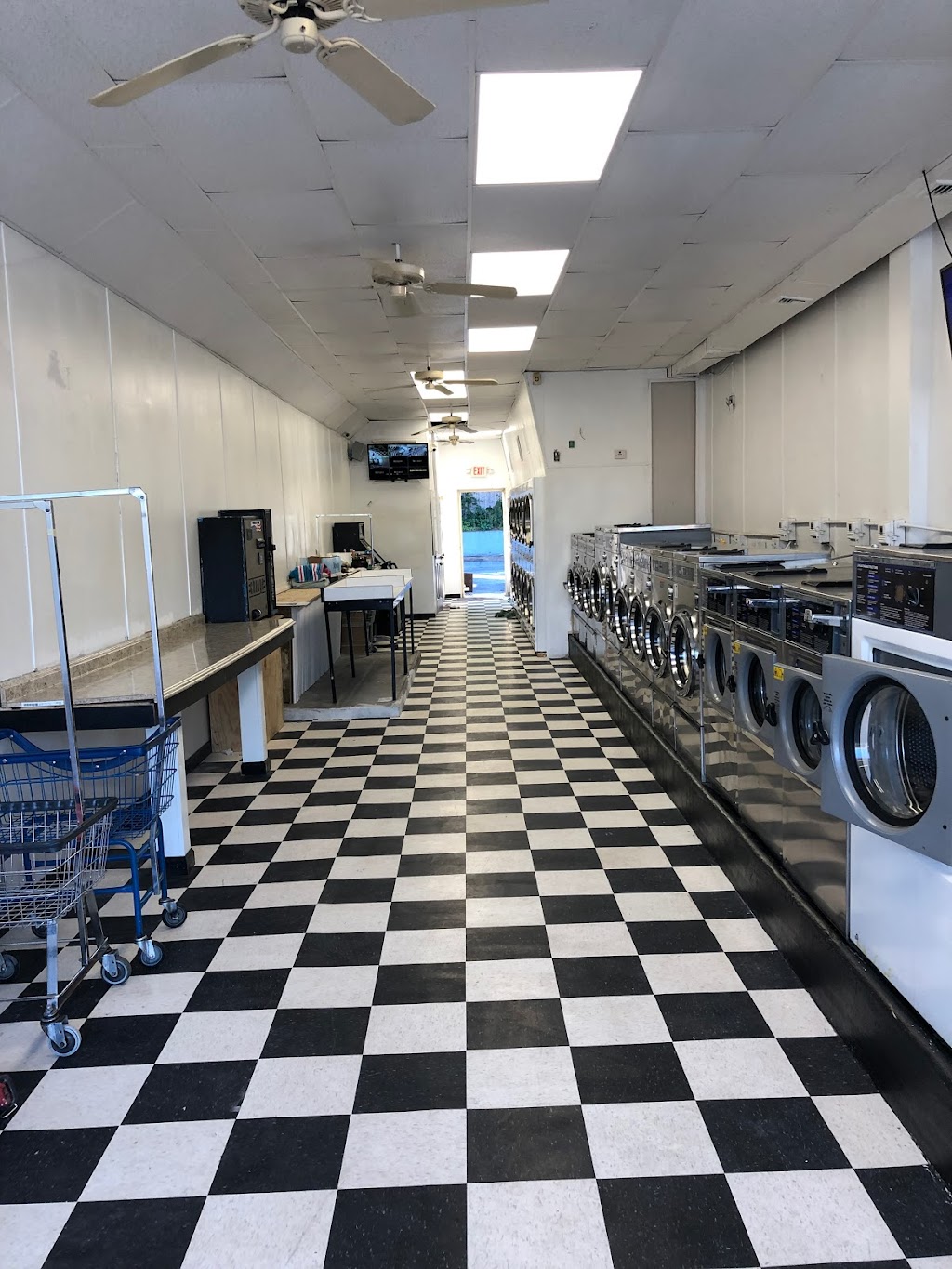 BXQ Laundromat | 729 Hillside Avenue, New Hyde Park, NY 11040, USA | Phone: (516) 354-5545