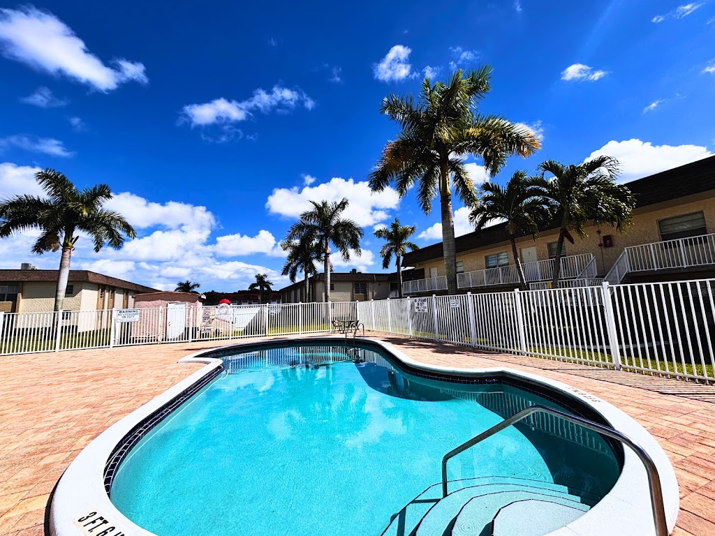 Lauder Ridge Garden Apartments | 5600 SW 12th St, North Lauderdale, FL 33068, USA | Phone: (954) 971-0345