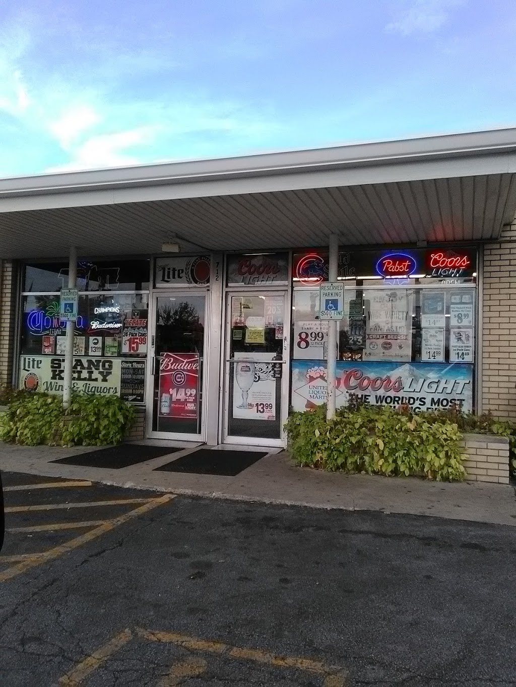 Stang Kelly Liquors | 712 W Jefferson St, Joliet, IL 60435, USA | Phone: (815) 723-1211