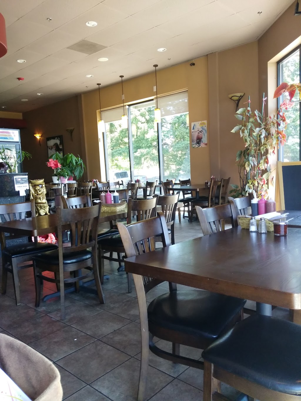 White Lotus Restaurant | 35 SE Everett Mall Way APT 106, Everett, WA 98208, USA | Phone: (425) 355-8018