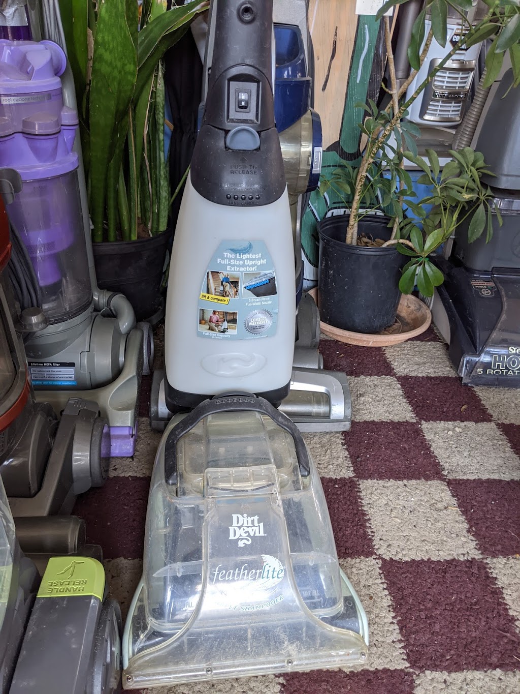 Friends Vacuum Sales & Services | 8426 N Nebraska Ave, Tampa, FL 33604, USA | Phone: (813) 933-2688