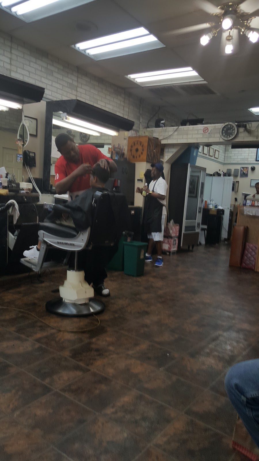 Youngbloods Barber Shop | 4011 Ames Ave, Omaha, NE 68111, USA | Phone: (402) 451-1949